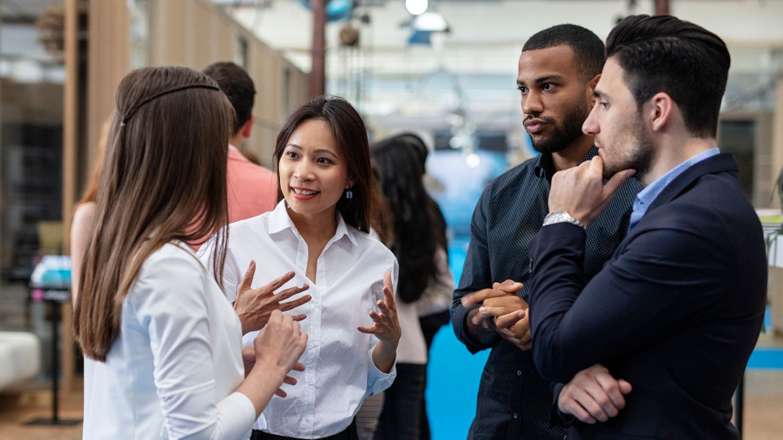 You are currently viewing Networking Tips for Introverts: 5 Strategies to Succeed in Business Connections